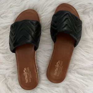 New COACH AND FOUR Quaglia Sandals Black Size 8
